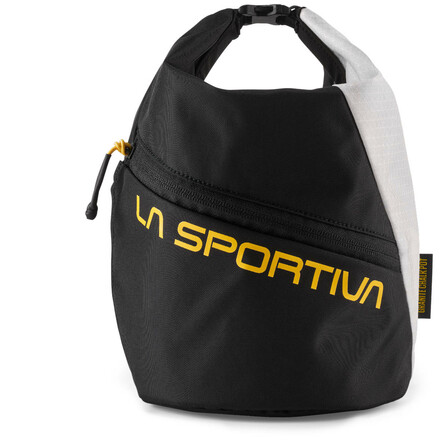 Der Granite Chalk Pot aus abriebfestem ROBIC Nylon ist ideal für lange und intensive Bouldersessions. Mit stabilem Stand, sicherem Rolltop-Verschluss und viel Stauraum hält er dein Chalk und Zubehör jederzeit griffbereit.