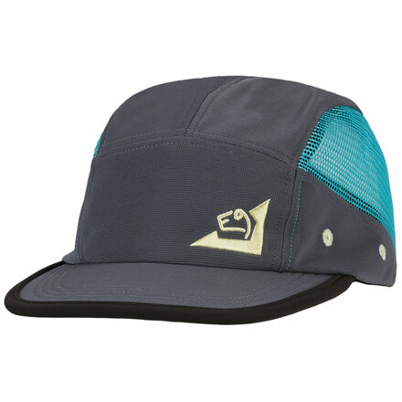 Das E9 Runney Basecap aus luftig-leichtem Polyester mit großzügigen Mesh-Einsätzen an der Seite begleitet dich bei herausfordernden Abenteuern.