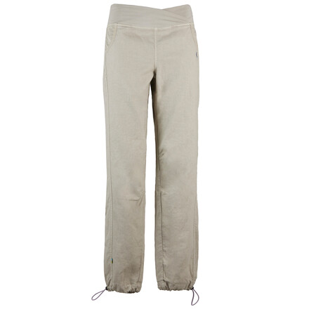 Die E9 Women's Indi ist eine luftige und robuste Kletterhose aus Baumwoll-Leinen-Gemisch. Mit einem bequemen und breiten Bund für maximalen Komfort.