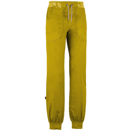 Die Aria ist eine Boulderhose für Frauen aus einem sommerlich-leichten und atmungsaktiven Materialmix und mit einem schönen gemustertem Schlupfbund