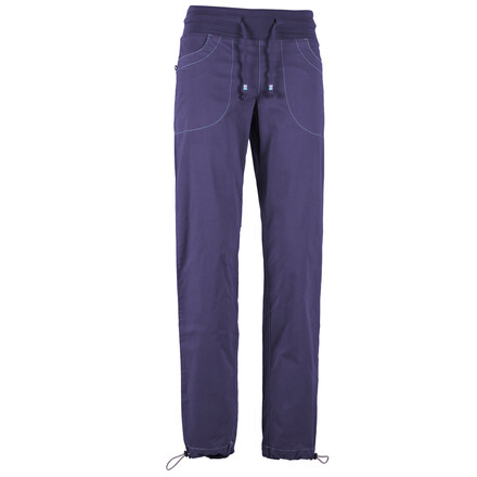 Die E9 Women's Mafalda ist eine funktionale und zugleich sehr stylische Boulderhose, die dir viel Bewegungsfreiheit und einen optimalen Sitz sichert.