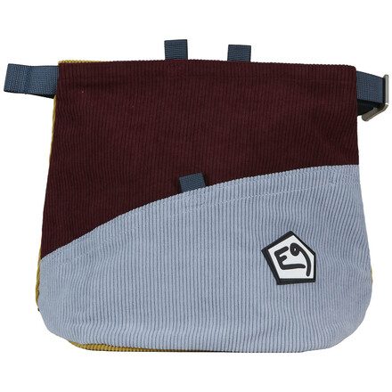 Mit der E9 E9 Gulp VS Bouldering Chalk Bag transportierst du deinen Chalknachschub sicher und stilvoll von A nach B. Aus angesagtem Cordstoff.