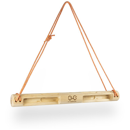 Das YY Vertical Baguette Evo ist ein ultraleichtes, mobiles Hangboard aus recyceltem Gummibaumholz mit 12 Griffvarianten und stufenlos verstellbarem Neigungswinkel – ideal für Warm-up und Training unterwegs oder zu Hause.