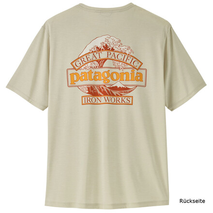 Das Capilene Cool Daily Graphic T-Shirt von Patagonia ist dein Allrounder für den Outdoorspaß bei gutem Wetter und punktet mit hoher Atmungsaktivität