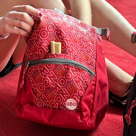 Der extra große Chalk Bag von Moon Climbing ist bestens geeignet zum bouldern, mit Fächern für Bürsten und Tabe und genügend Raum für eine große Portion Chalk
