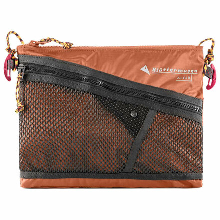 Die praktischen Klättermusen Algir Accessory Bags sind in drei verschiedenen Größen erhältlich und lassen sich auf vielfältige Weise nutzen und tragen.