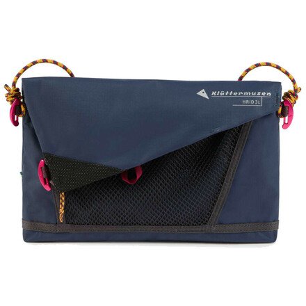 Die Klättermusen Hrid WP Accessory Bag ist eine wasserdichte Tasche für all deine wichtigen Kleinigkeiten. Kann solo oder am Rucksack getragen werden.