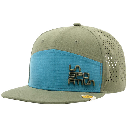 Das Traverse Trucker Basecap von La Sportiva kommt mit einer großen Leichtigkeit daher und überzeugt durch atmungsaktives Material.