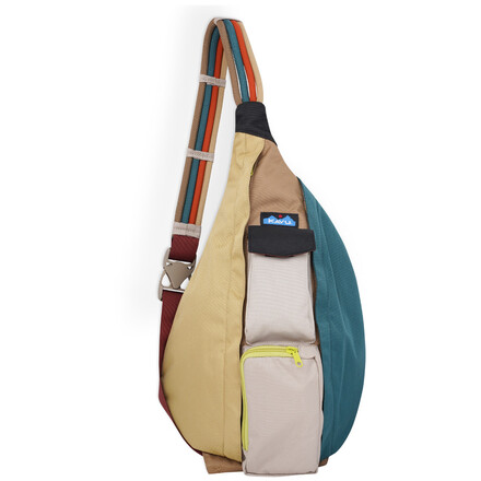 Die praktische Rope Sling von Kavu ist mit ihrem Gurt aus robustem Kletterseil nicht nur für Kletterfans ein echter Hingucker.