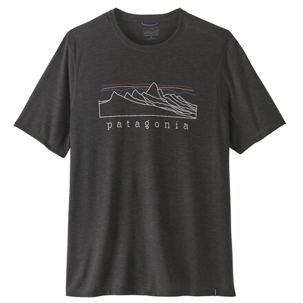 Das Patagonia Cap Cool Trail Stratapeaks T-Shirt punktet mit hoher Atmungsaktivität, trocknet schnell, ist sehr robust und kommt mit tollem Frontprint.