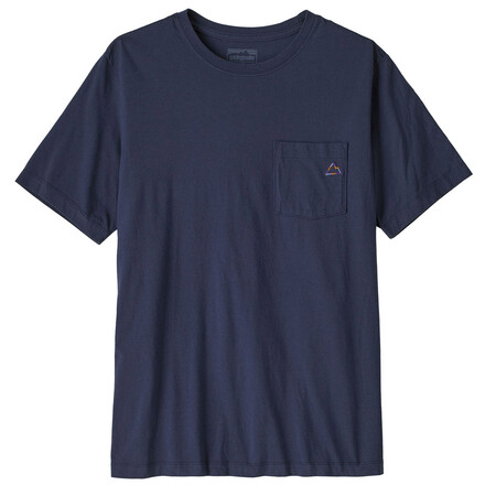 Das Patagonia Fitz Roy Massif Pocket Tee ist ein robustes und komfortables T-Shirt mit kleiner Brusttasche. Ideal für den Alltag und lockere Kletter-Runden