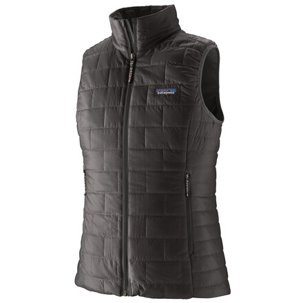 Die robuste Patagonia Women's Nano Puff Vest Kunstfaserweste punktet mit dem perfekten Verhältnis von geringem Gewicht, Wärmeleistung und Funktion.