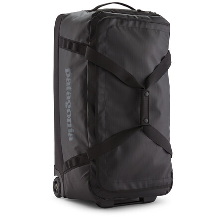 Der Patagonia Black Hole Wheeled Duffel Trolley mit seinen 70 Litern Fassungsvermögen und den leicht laufenden Rädern erleichtert dir künftig deine Reise.