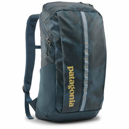 Der Black Hole Pack 25L von Patagonia ist ein robuster Tagesrucksack mit vielen praktischen Features, der angenehm zu tragen ist.