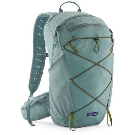Der Terravia Pack 22L ist ein idealer Wanderrucksack für die Tagestour. Er ist bequem zu tragen und verfügt über einen zusätzlichen Regenschutz.