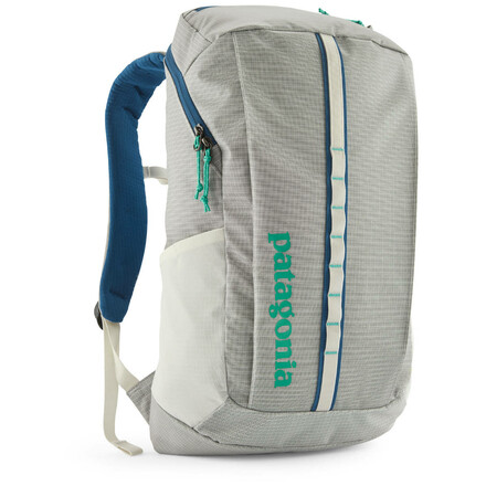 Der Black Hole Pack 25L von Patagonia ist ein robuster Tagesrucksack mit vielen praktischen Features, der angenehm zu tragen ist.