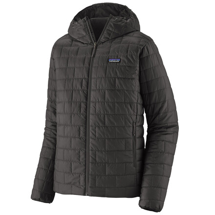 Der leichte Nano Puff Hoody von Patagonia begleitet dich zuverlässig bei frostigen Temperaturen. Seine Kapuze passt problemlos auch unter den Kletterhelm