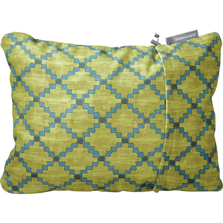 Das Compressible Pillow Cinch Reisekissen von Therm-a-Rest ist ein besonders gemütliches und knautschbares Reisekissen aus nachhaltiger Produktion