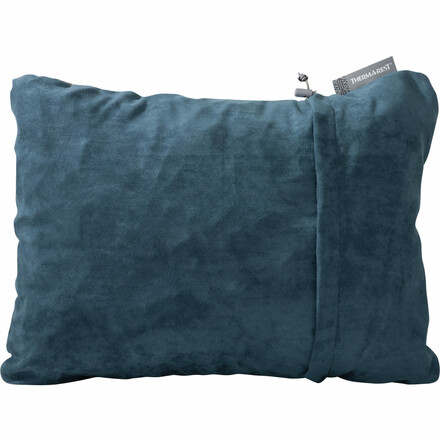 Das Compressible Pillow Cinch Reisekissen von Therm-a-Rest ist ein besonders gemütliches und knautschbares Reisekissen aus nachhaltiger Produktion