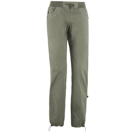 Die Bia ist eine leichte Boulderhose aus Bio-Baumwollen für Frauen, die durch ihrem komfortablen Sitz überzeugt.