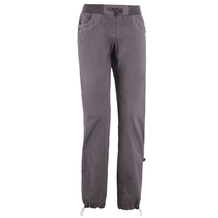 Die Bia ist eine leichte Boulderhose aus Bio-Baumwollen für Frauen, die durch ihrem komfortablen Sitz überzeugt.