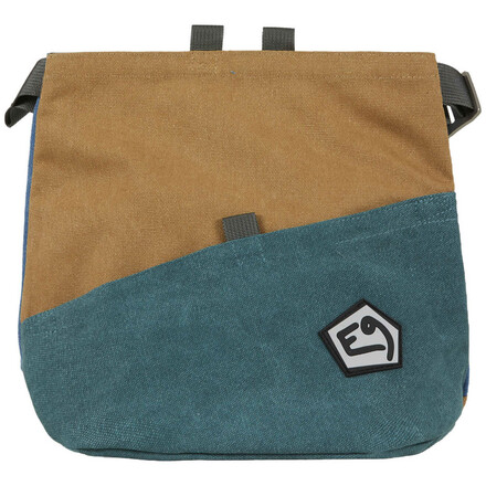 Der Gulp C ist ein großer aus Baumwolle gefertigter Boulder Chalk Bag mit sicherem Stand, großer Eingriffsöffnung Klettverschlusstasche und Trageschlaufe