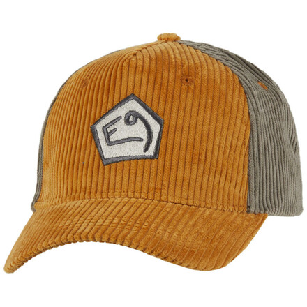 Die E9 Mav Basecap aus robustem Cord und im zweifarbigen Design ist im Herbst und Winter ein echter Hingucker. Ideal für Felsen, Halle und alles dazwischen