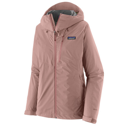 Die Women's Granite Crest von Patagonia ist eine besonders wasserdichte und atmungsaktive Hardshelljacke, die aus recycelten Fischernetzen besteht