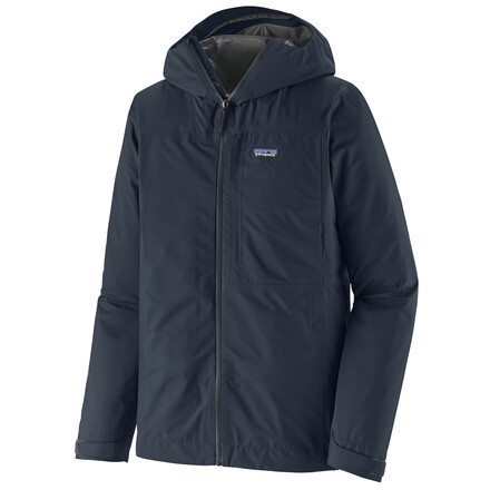 Die Patagonia Boulder Fork Rain Jacket Hardshelljacke ist sehr leicht und atmungsaktiv und eignet sich für lange Trekkingtouren auch im alpinen Bereich.