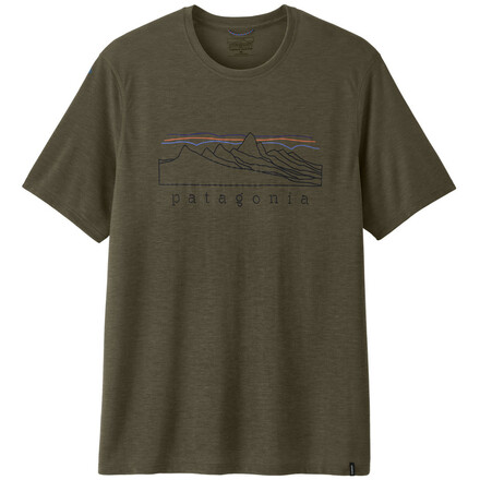 Das Patagonia Cap Cool Trail Stratapeaks T-Shirt punktet mit hoher Atmungsaktivität, trocknet schnell, ist sehr robust und kommt mit tollem Frontprint.