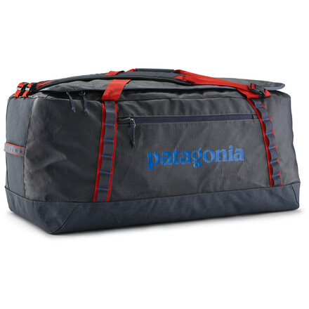 In die leicht transportierbare Patagonia Black Hole Reisetasche Duffel 100L passt alles rein, was du auf einer längeren Reise mitnehmen möchtest.