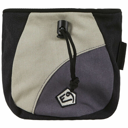Der E9 Drop Z ist eine praktische Chalk Bag im ungewöhnlichen Tropfendesign. Sein Kordelzug ist einhändig zu bedienen und hält dein Chalk an Ort und Stelle
