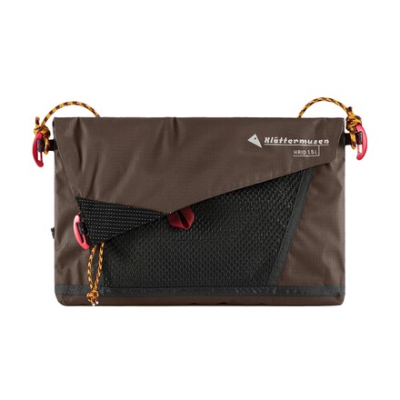 Die Klättermusen Hrid WP Accessory Bag ist eine wasserdichte Tasche für all deine wichtigen Kleinigkeiten. Kann solo oder am Rucksack getragen werden.