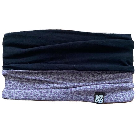 Das E9 Ivo Headband ist dank seiner üppigen Breite vielseitig einsetzbar und kann sogar um den Hals getragen werden. Mit zwei Design-Seiten.
